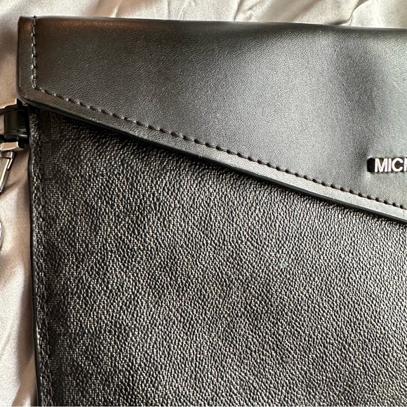🌹Michael Kors • Leather Black & Gray X - LARGE WRISTLET Clutch PURSE